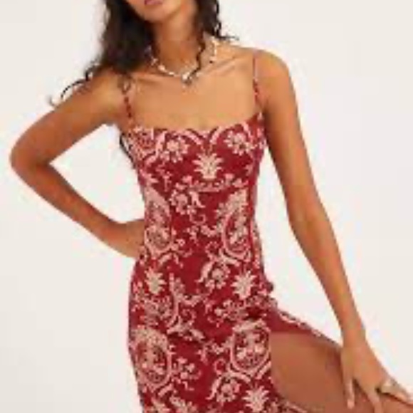 urban outfitters sasha satin dress Urban Outfitters Sasha Satin Midi Slip Dress in Red, Large